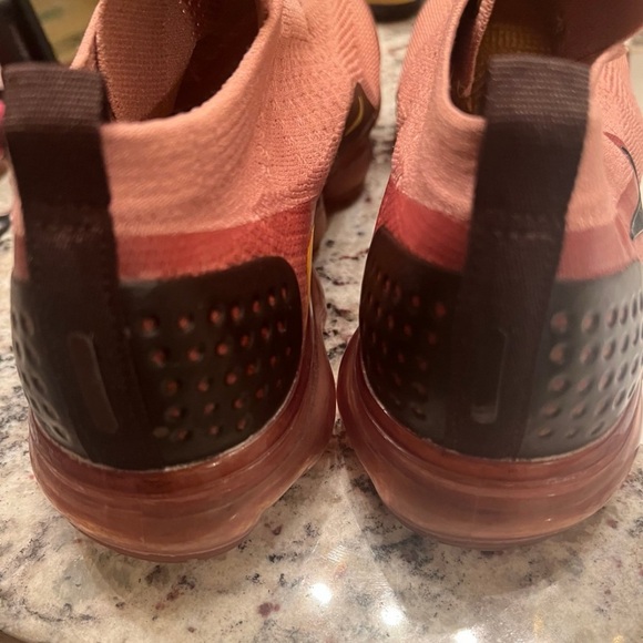 Nike VaporMax Sz 8 - Picture 4 of 6